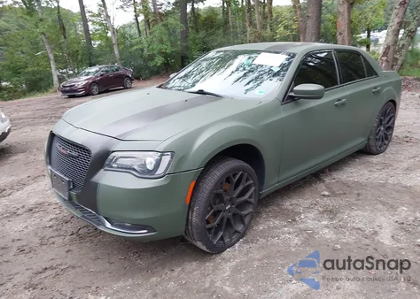 2020 Chrysler 300 300S Awd z USA, uszkodzony, nr VIN 2C3CCAGG1LH131620